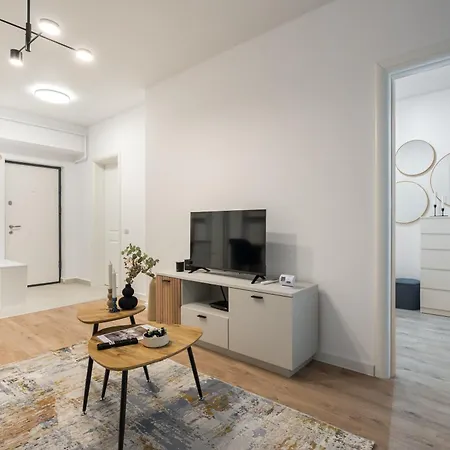 1021 Апартаменты *