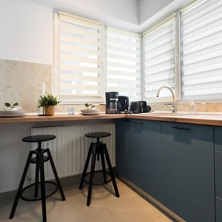 1021 Апартаменты *